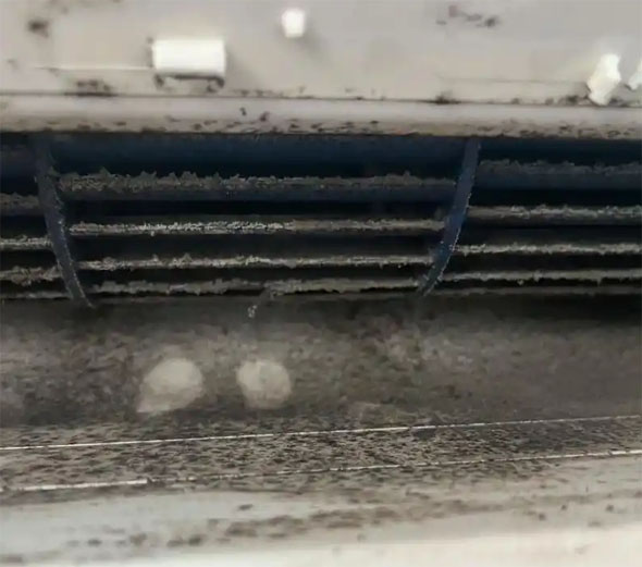 林甸空调吹的风有股烧焦味是怎么回事